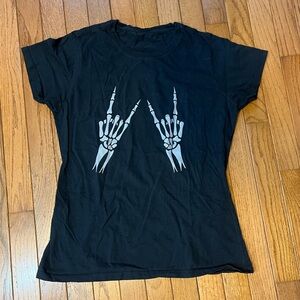 Skull hand shirt